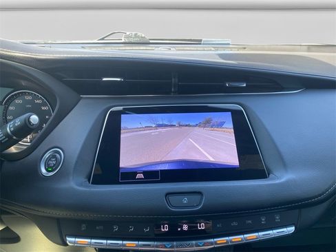 Used 2023 Cadillac XT4 Luxury w/ Cold Weather Package image 17