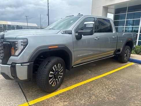Used 2025 GMC Sierra 2500 Denali Ultimate AWD/4WD image 1