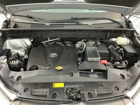 Used 2017 Toyota Highlander XLE AWD/4WD image 34