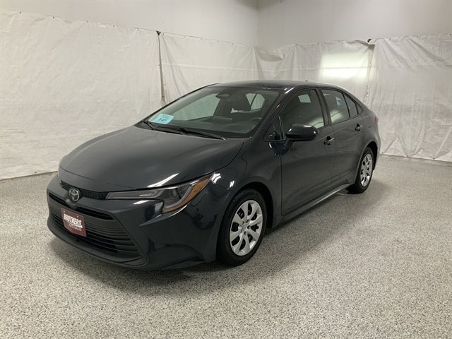 Used 2025 Toyota Corolla LE FWD image 2