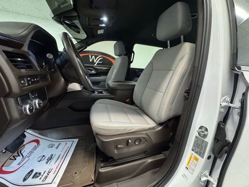 Used 2022 GMC Yukon XL SLE image 15