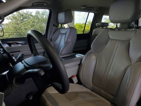 Used 2022 Jeep Wagoneer Series III RWD image 18