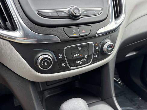 Used 2023 Chevrolet Equinox LT AWD/4WD image 23