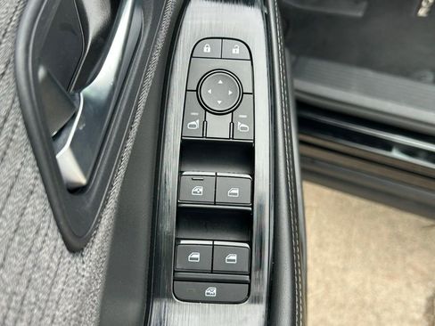 Used 2023 Nissan Rogue SV FWD image 12