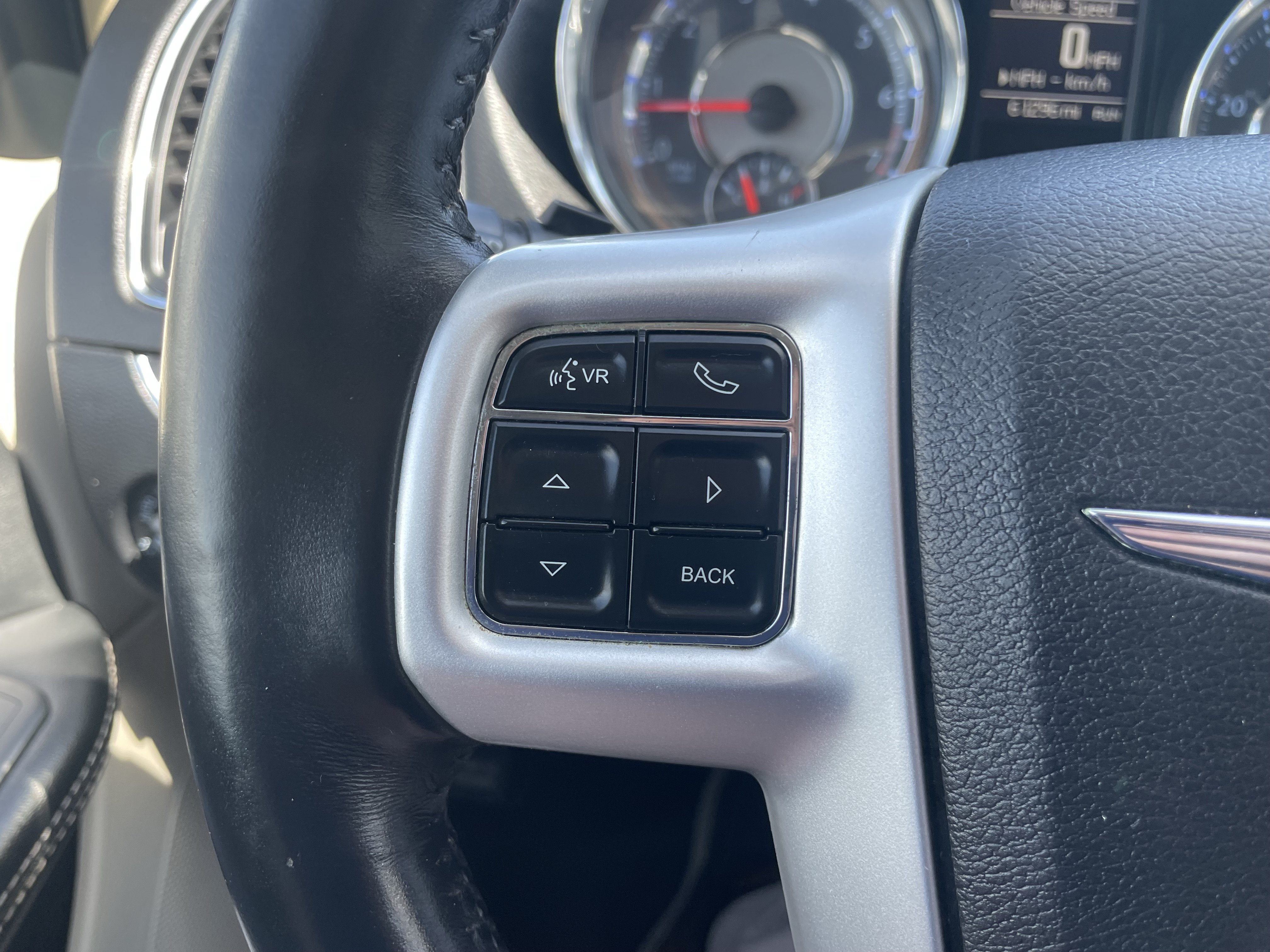 Used 2016 Chrysler Town & Country Touring FWD image 15