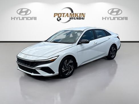 Certified 2025 Hyundai Elantra Sport FWD image 1