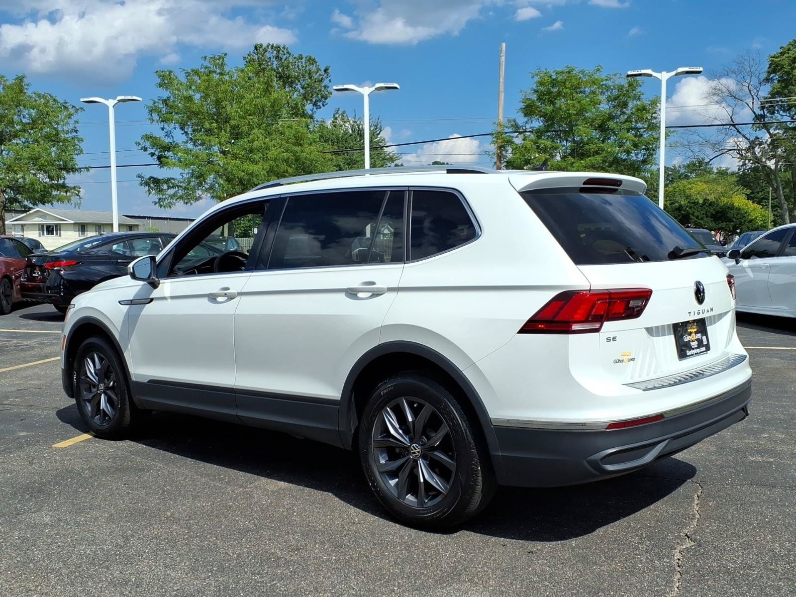 Used 2023 Volkswagen Tiguan SE FWD image 10