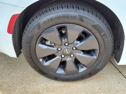 Used 2020 Chrysler Pacifica Limited w/ S Appearance Package FWD image 6