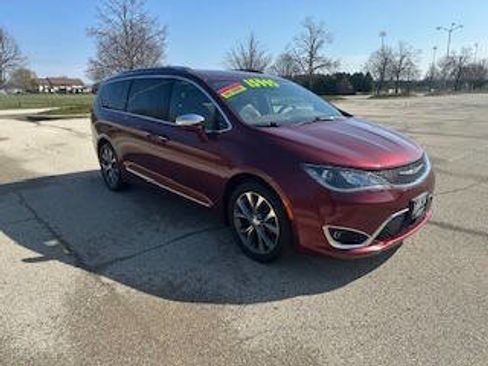 Used 2017 Chrysler Pacifica Limited FWD image 6