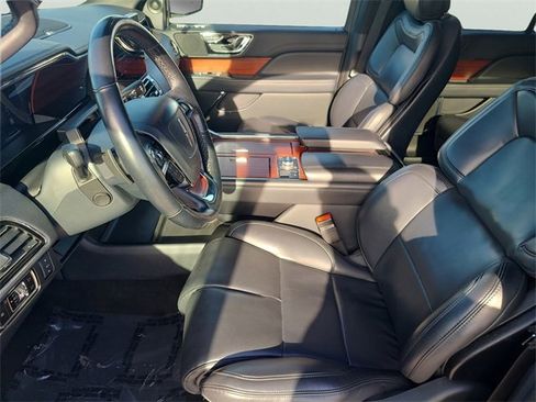 Used 2024 Lincoln Navigator Premiere image 24