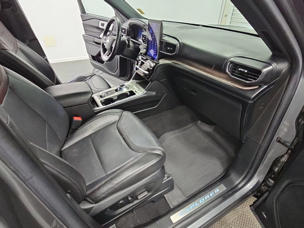 Used 2023 Ford Explorer Platinum w/ Technology Package AWD/4WD image 41