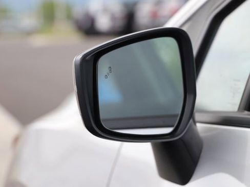 Used 2025 Nissan Versa SV FWD image 9