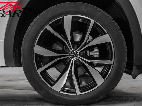 Used 2024 Volkswagen Atlas SEL Premium R-Line image 18