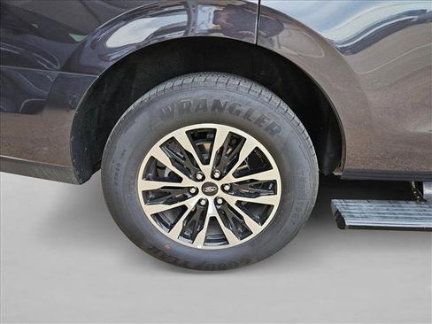 Used 2025 Ford Expedition Platinum AWD/4WD image 20