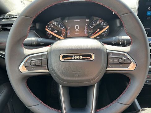 Used 2025 Jeep Compass Trailhawk image 27