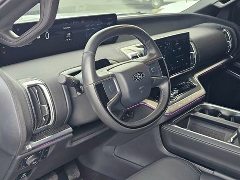 Used 2025 Ford Expedition Max Platinum w/ Stealth Appearance Package image 15