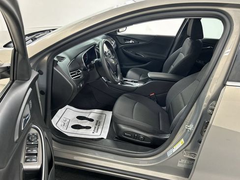 Used 2017 Chevrolet Malibu LT FWD image 9
