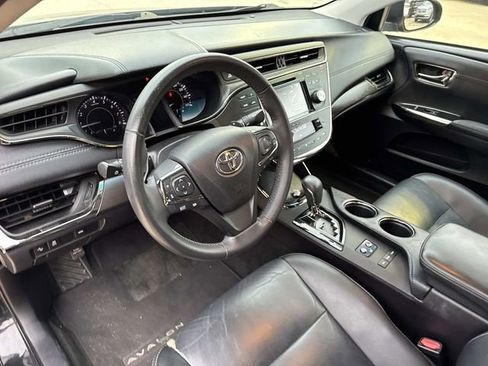 Used 2018 Toyota Avalon XLE image 19