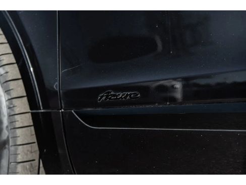 Used 2024 Bentley Bentayga Extended Wheelbase image 21