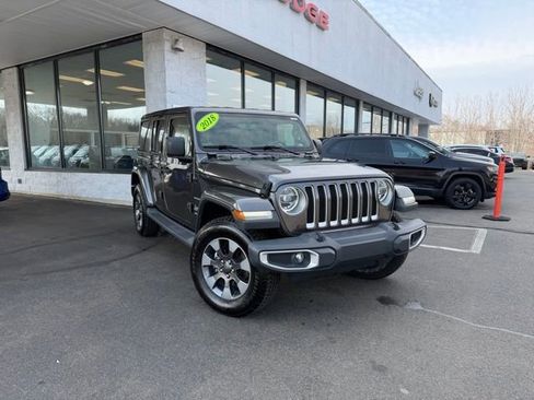 Used 2018 Jeep Wrangler Unlimited Sahara w/ Dual Top Group AWD/4WD image 3