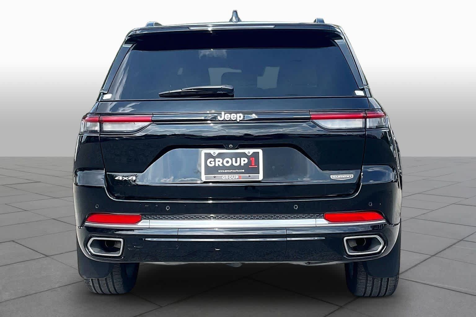 Used 2025 Jeep Grand Cherokee Summit w/ MOPAR Finishing Package AWD/4WD image 5