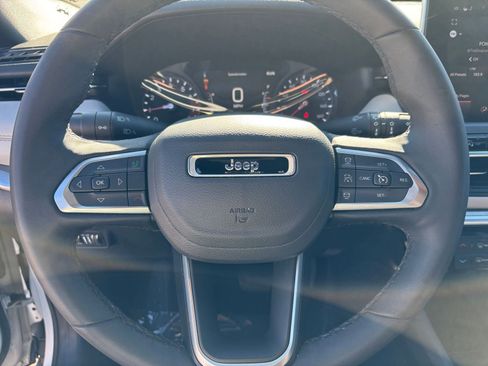 Used 2025 Jeep Compass Limited image 28