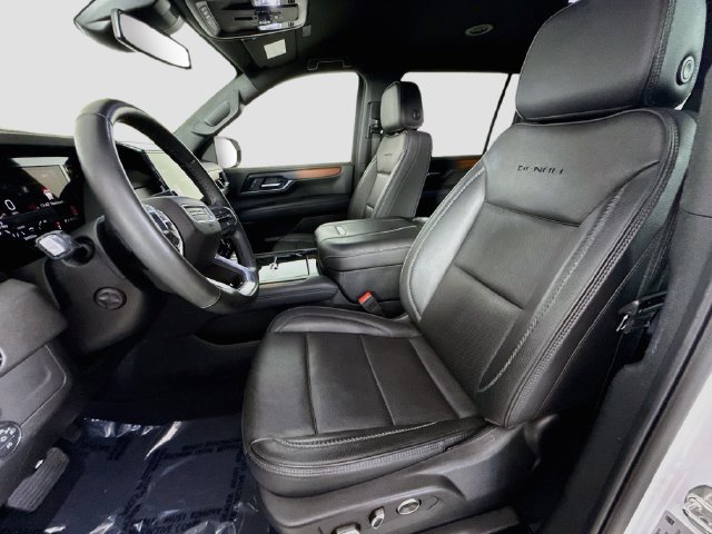 Used 2025 GMC Yukon XL Denali RWD image 21
