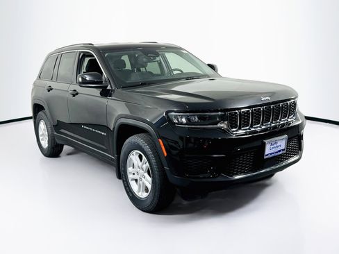 Used 2023 Jeep Grand Cherokee Laredo w/ Luxury Tech Group I image 3