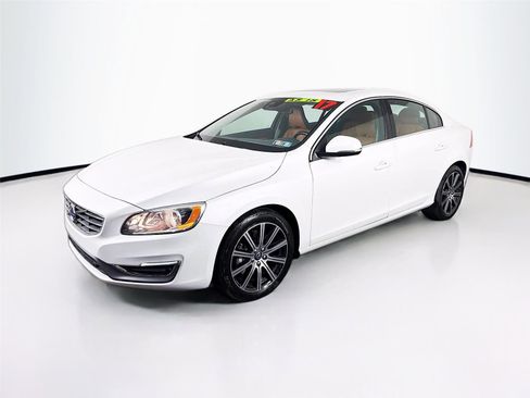 Used 2017 Volvo S60 T5 Inscription w/ Climate Package AWD/4WD image 3