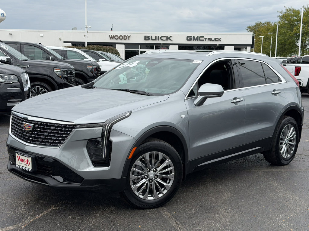 Used 2024 Cadillac XT4 Premium Luxury w/ Cold Weather Package AWD/4WD image 2