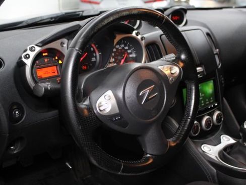Used 2014 Nissan 370Z w/ Sport Package image 11