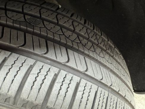 Used 2023 Chevrolet Traverse RS image 28