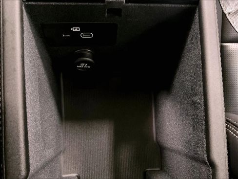 Used 2026 Volvo XC90 B6 Ultra w/ Protection Package Premier image 28