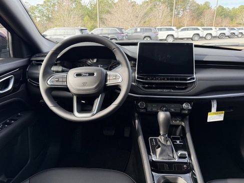 New 2026 Jeep Compass Latitude image 18