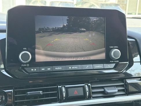 Used 2025 Nissan Pathfinder SV AWD/4WD image 13