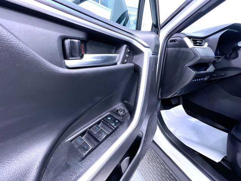 Used 2022 Toyota RAV4 XSE AWD/4WD image 12