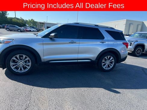 Used 2021 Ford Explorer Limited w/ Equipment Group 301A RWD image 3