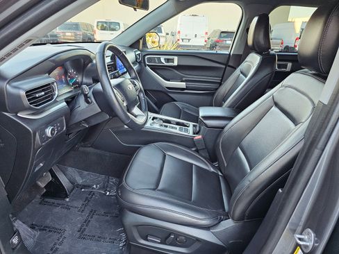Used 2022 Ford Explorer XLT w/ Equipment Group 202A image 16