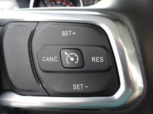 Used 2023 Jeep Gladiator Overland AWD/4WD image 25