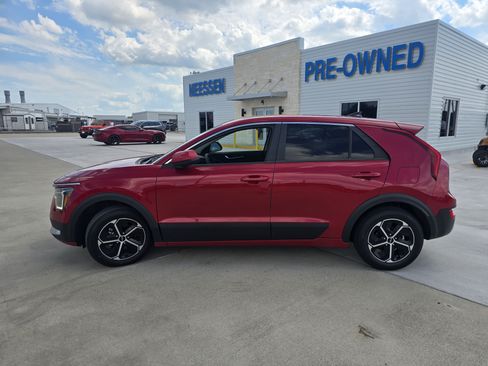 Used 2024 Kia Niro LX FWD image 6