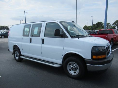 Used 2025 GMC Savana 2500 w/ Driver Convenience Package RWD image 4