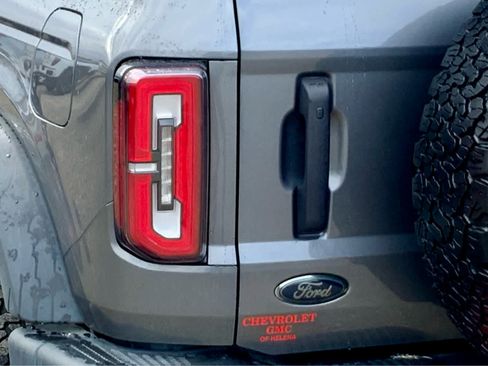 Used 2022 Ford Bronco Badlands image 13