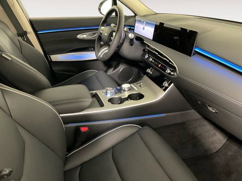 Used 2026 Genesis GV70 2.5T Advanced image 15