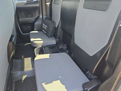 Used 2022 Toyota Tacoma SR w/ SX Package AWD/4WD image 13