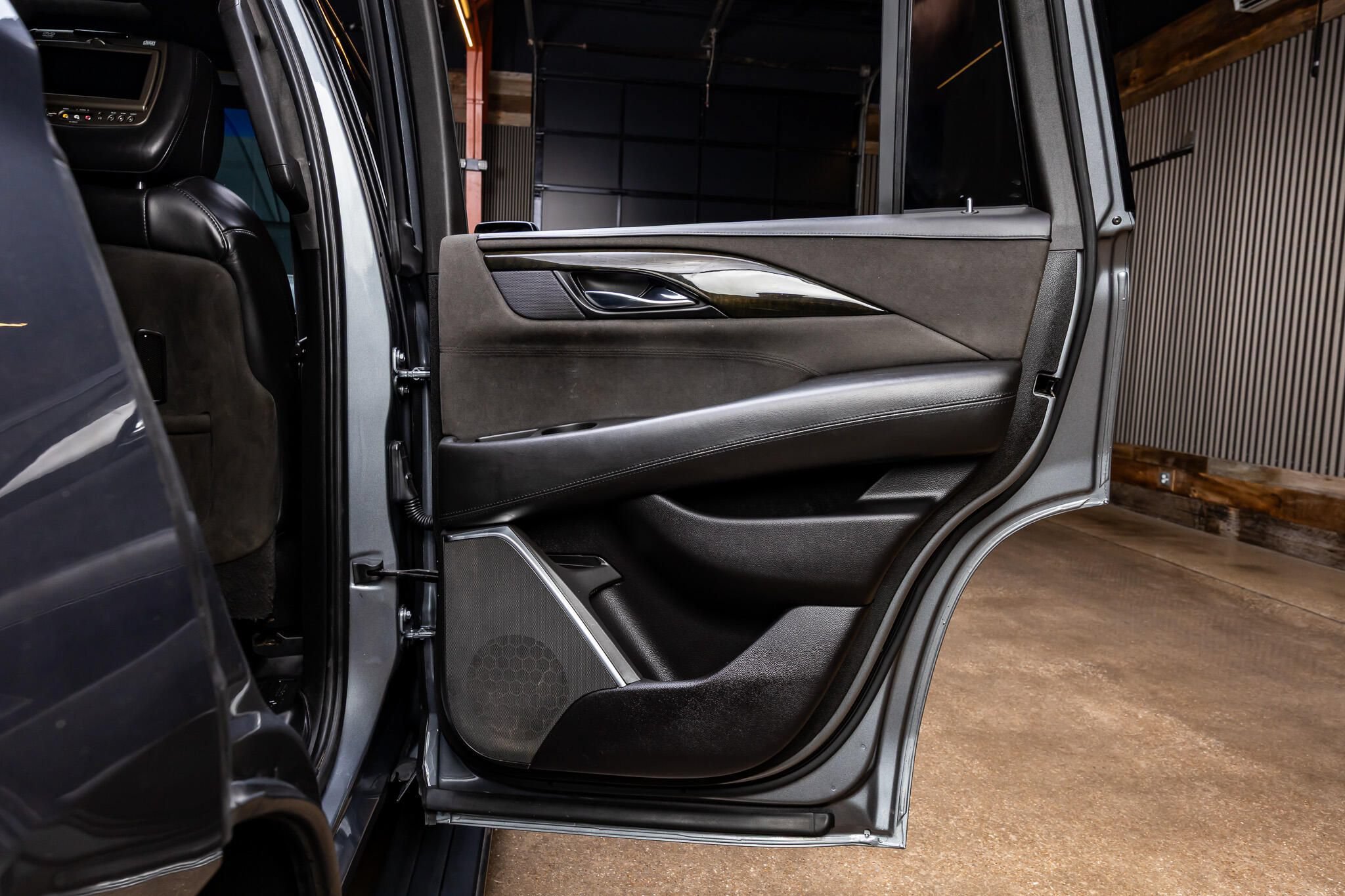 Used 2019 Cadillac Escalade Platinum AWD/4WD image 48