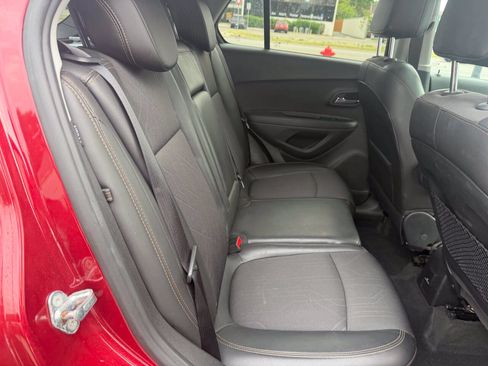 Used 2018 Chevrolet Trax LT w/ Sun & Sound Package AWD/4WD image 11