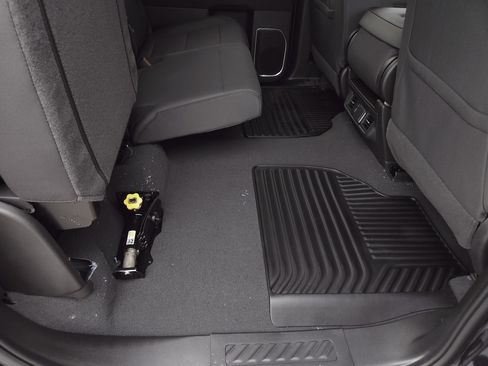 New 2025 GMC Sierra 1500 SLE w/ Preferred Package image 31