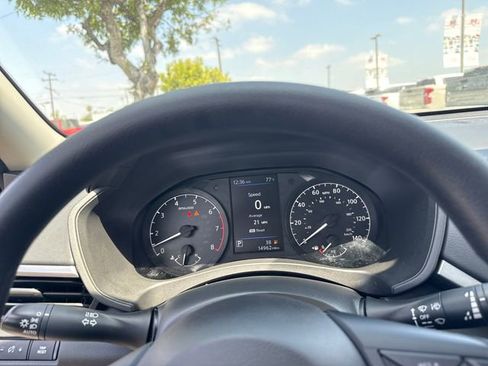 Used 2024 Nissan Altima 2.5 S FWD image 16