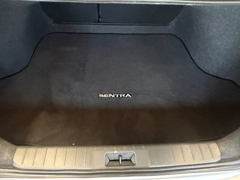 Used 2025 Nissan Sentra SR FWD image 13