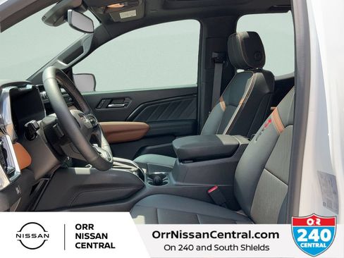 Used 2025 GMC Canyon AT4 w/ Technology Plus Package AWD/4WD image 17